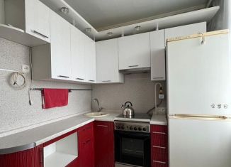 Сдача в аренду 2-ком. квартиры, 52 м2, Старый Оскол, микрорайон Приборостроитель, 32