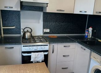 Сдам в аренду 3-ком. квартиру, 76 м2, Благовещенск, улица Братьев Першиных, 7/2