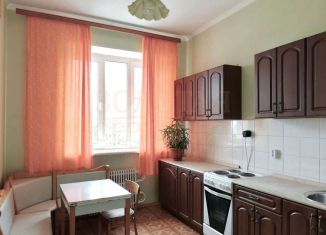 Сдаю в аренду 2-ком. квартиру, 76 м2, Старый Оскол, микрорайон Жукова, 18