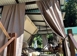 Сдаю в аренду дом, 110 м2, курортный поселок Домбай, Карачаевская улица, 26А