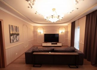 Сдается 3-комнатная квартира, 126.1 м2, Екатеринбург, улица Маршала Жукова, 13, метро Уральская