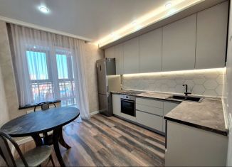 Сдаю 1-ком. квартиру, 40 м2, Краснодар, Гаражная улица, 87, ЖК Маршал