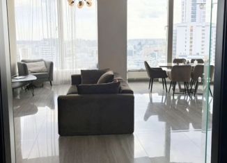 Сдаю 2-ком. квартиру, 92 м2, Екатеринбург, улица Бориса Ельцина, 6, метро Уральская