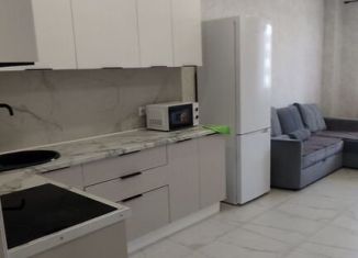 Сдается в аренду 2-комнатная квартира, 70 м2, поселок городского типа Афипский, улица 50 лет Октября, 44/2