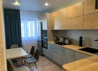 Сдача в аренду 2-комнатной квартиры, 70 м2, Тюмень, улица Дмитрия Менделеева, 2к1, ЖК Кристалл