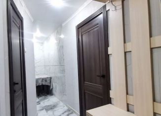 Сдаю 2-ком. квартиру, 45 м2, Грозный, бульвар Султана Дудаева, 2, 2-й микрорайон