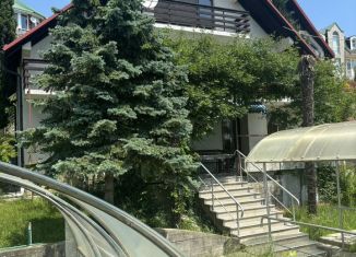 Сдается в аренду дом, 210 м2, Сочи, микрорайон Приморье, Курортный проспект, 98/102