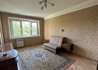 Сдаю 3-ком. квартиру, 69 м2, Сочи, улица Макаренко, 45, микрорайон Заречный