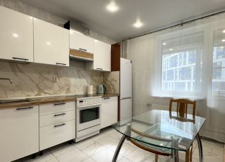 Сдам 1-комнатную квартиру, 40 м2, Мурино, проспект Авиаторов Балтики, 25, ЖК Авиатор