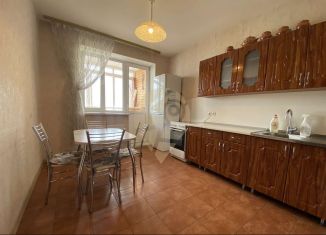 Сдается 2-комнатная квартира, 70 м2, Старый Оскол, микрорайон Степной, 23