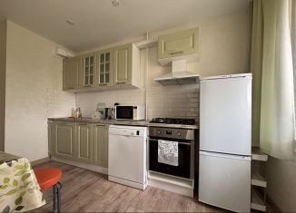 Сдам двухкомнатную квартиру, 55 м2, Сочи, улица Ульянова, 47, микрорайон Черемушки