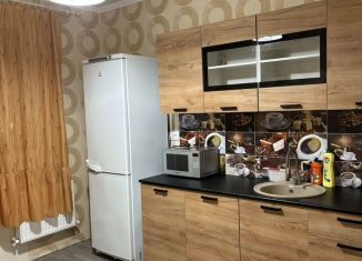 Аренда 3-ком. квартиры, 70 м2, поселок городского типа Афипский, улица 50 лет Октября, 46