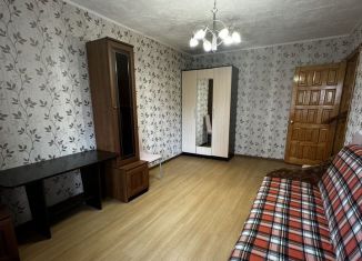 Сдаю в аренду 2-ком. квартиру, 48 м2, Чехов, улица Чехова, 73