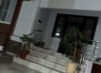 Аренда дома, 360 м2, Грозный, Байсангуровский район, улица Ханпаши Нурадилова, 196