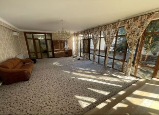 Сдается в аренду дом, 150 м2, Грозный, улица имени Магомеда Яхъяевича Узуева, Байсангуровский район