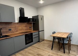 Сдается в аренду трехкомнатная квартира, 56 м2, Тюмень, улица Фармана Салманова, 21