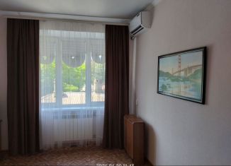 Сдам 1-ком. квартиру, 30 м2, Таганрог, Комсомольский бульвар, 39