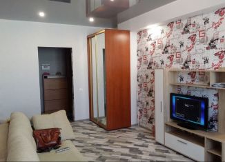 Сдам однокомнатную квартиру, 40 м2, Краснодар, улица имени Сергея Есенина, 110к2, ЖК Парус