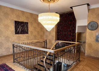 Сдам в аренду дом, 200 м2, Махачкала, улица Сулеймана Стальского, 84В