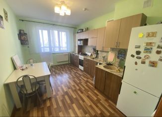 Продам трехкомнатную квартиру, 83 м2, село Миловка, улица Довлатова, 3