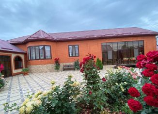 Продам дом, 480 м2, село Аксай, улица А. Кадырова
