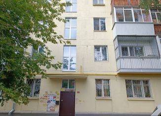 Продается 2-комнатная квартира, 45 м2, Екатеринбург, улица Избирателей, 65, улица Избирателей