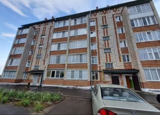 Трехкомнатная квартира на продажу, 74 м2, Кукмор, улица Маяковского, 19