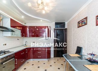 Продажа 2-комнатной квартиры, 60 м2, Брянск, улица Брянского Фронта, 28к1, Советский район