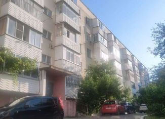 Сдается в аренду 1-комнатная квартира, 39 м2, Геленджик, улица Орджоникидзе, 7