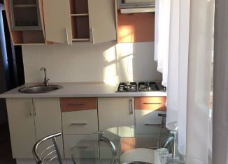 Сдаю в аренду 2-ком. квартиру, 50 м2, Евпатория, улица Вити Коробкова, 11