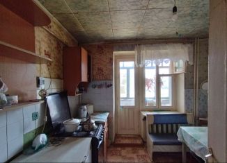 Продаю двухкомнатную квартиру, 48 м2, Камызяк, улица Максима Горького, 75