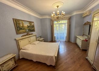 3-комнатная квартира в аренду, 75 м2, Ялта, улица Васильева, 13