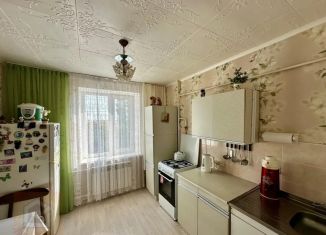 Продам 2-комнатную квартиру, 50.4 м2, посёлок городского типа Новоозёрное, улица Героев-Десантников, 19