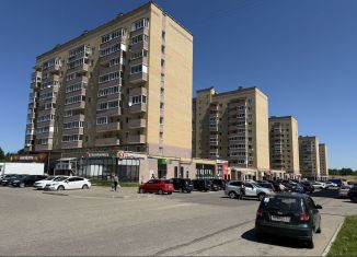 Продается трехкомнатная квартира, 67.8 м2, Смоленск, улица 100-летия Комсомола, 1