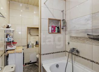 Продаю 1-комнатную квартиру, 42 м2, Тюмень, улица Станислава Карнацевича, 3, Восточный округ