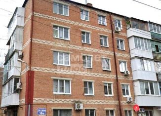 Продажа 2-комнатной квартиры, 45 м2, Армавир, улица Советской Армии, 18А