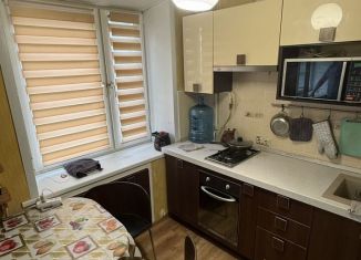 Продаю двухкомнатную квартиру, 45 м2, Лобня, улица Комиссара Агапова, 9