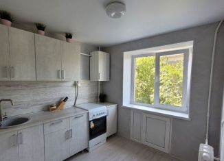 Продаю 1-комнатную квартиру, 31.7 м2, Магнитогорск, улица Суворова, 106