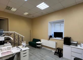 Сдается в аренду помещение свободного назначения, 17 м2, Псков, улица Киселёва, 16