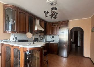 Сдается двухкомнатная квартира, 66 м2, Санкт-Петербург, улица Кустодиева, 17