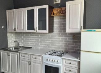 Сдаю 1-ком. квартиру, 37 м2, Азов, Черноморский переулок, 66А