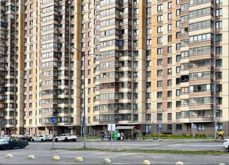 Продажа 3-ком. квартиры, 77 м2, Кудрово, Пражская улица, 14