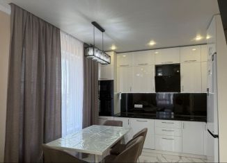 Сдаю в аренду 3-комнатную квартиру, 63 м2, Астрахань, улица Бехтерева, 2В, ЖК Атмосфера