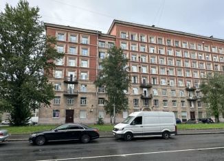 Продам торговую площадь, 43.6 м2, Санкт-Петербург, бульвар Красных Зорь, 5, метро Ломоносовская