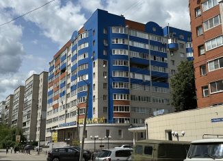 Продам 2-ком. квартиру, 65 м2, Рязань, Вишнёвая улица, 32