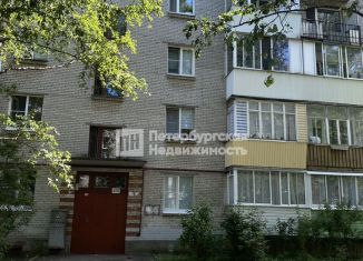 Продаю однокомнатную квартиру, 28 м2, Петергоф, улица Братьев Горкушенко, 9к1