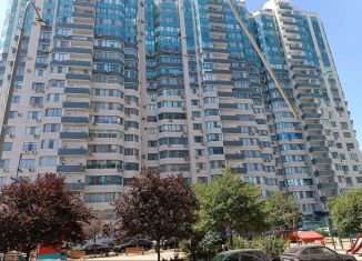 Продам двухкомнатную квартиру, 78.7 м2, Краснодар, улица Кубанская Набережная, 37/12, микрорайон Центральный