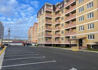 Продаю двухкомнатную квартиру, 64 м2, Горячий Ключ, улица Кириченко, 7