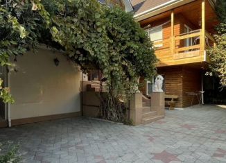 Сдается в аренду 2-комнатная квартира, 27 м2, Судак, улица Бирюзова, 45