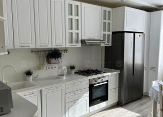 Трехкомнатная квартира на продажу, 77 м2, деревня Куюки, 9-й квартал, 8, ЖК Светлый